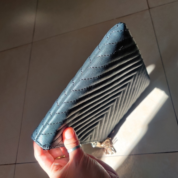 FOREVER NEW Black Chevron Wristlet - Picture 5 of 13